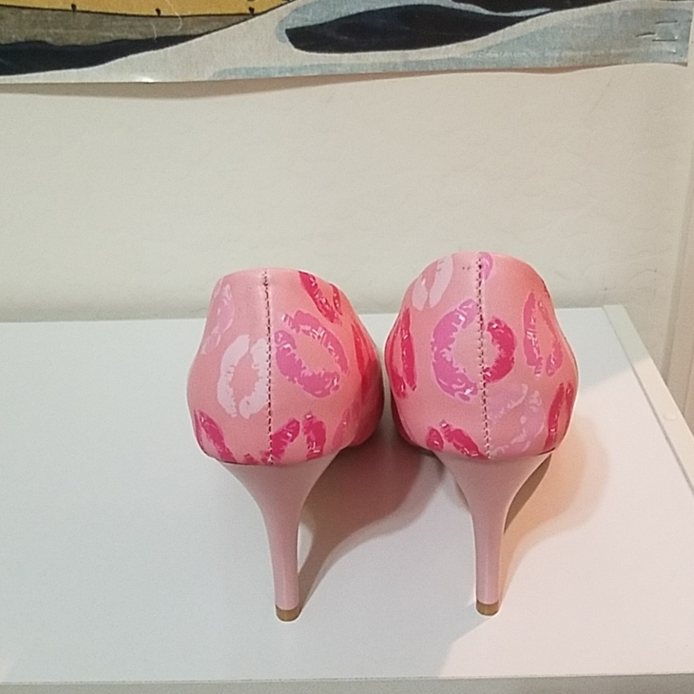 Lipstick Kiss Heels